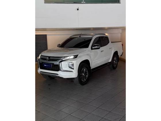MITSUBISHI L200 TRITON 2.4 16V TURBO DIESEL SPORT HPE-S CD 4P 4X4 AUTOMÁTICO
